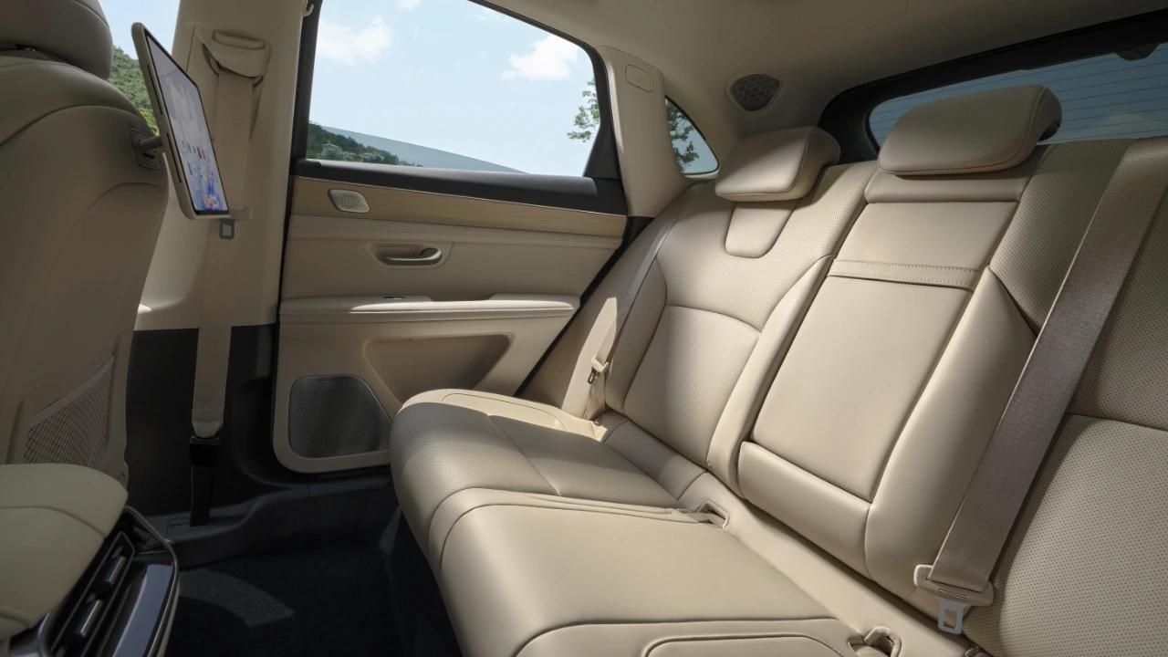 AITO M5 · 2024 · Standard / Ultra · 5 мест фото 8