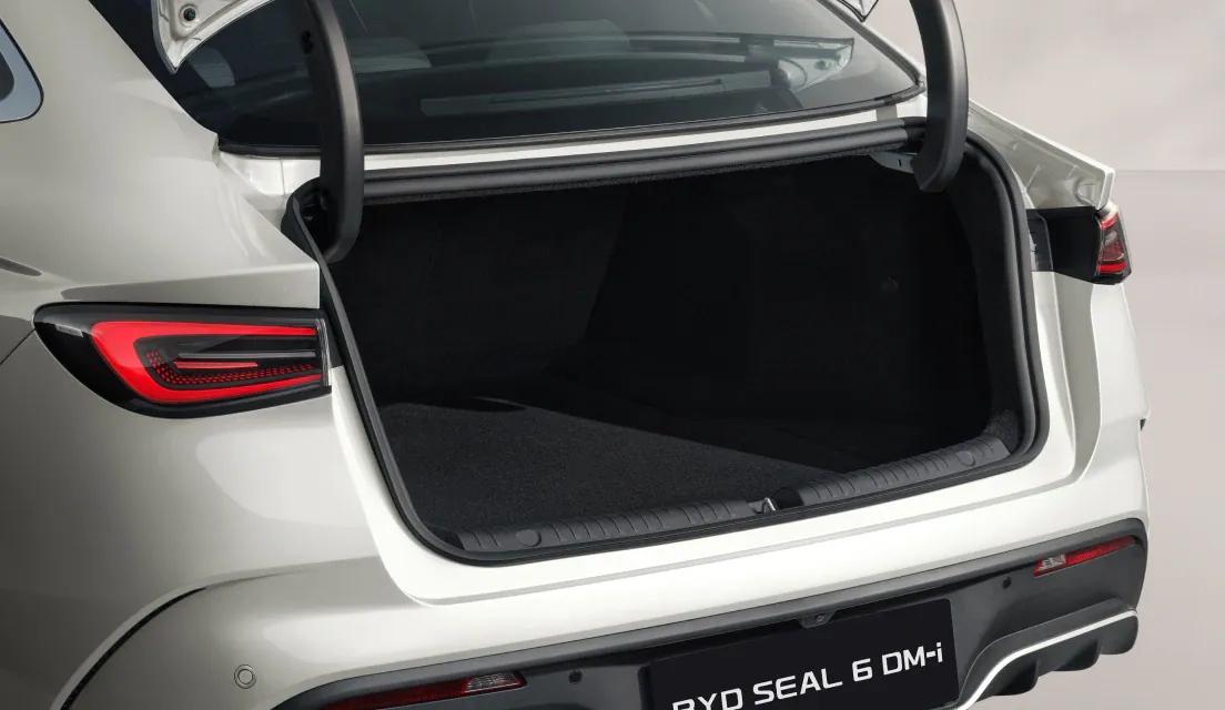 BYD Seal 6 DM-i фото 10