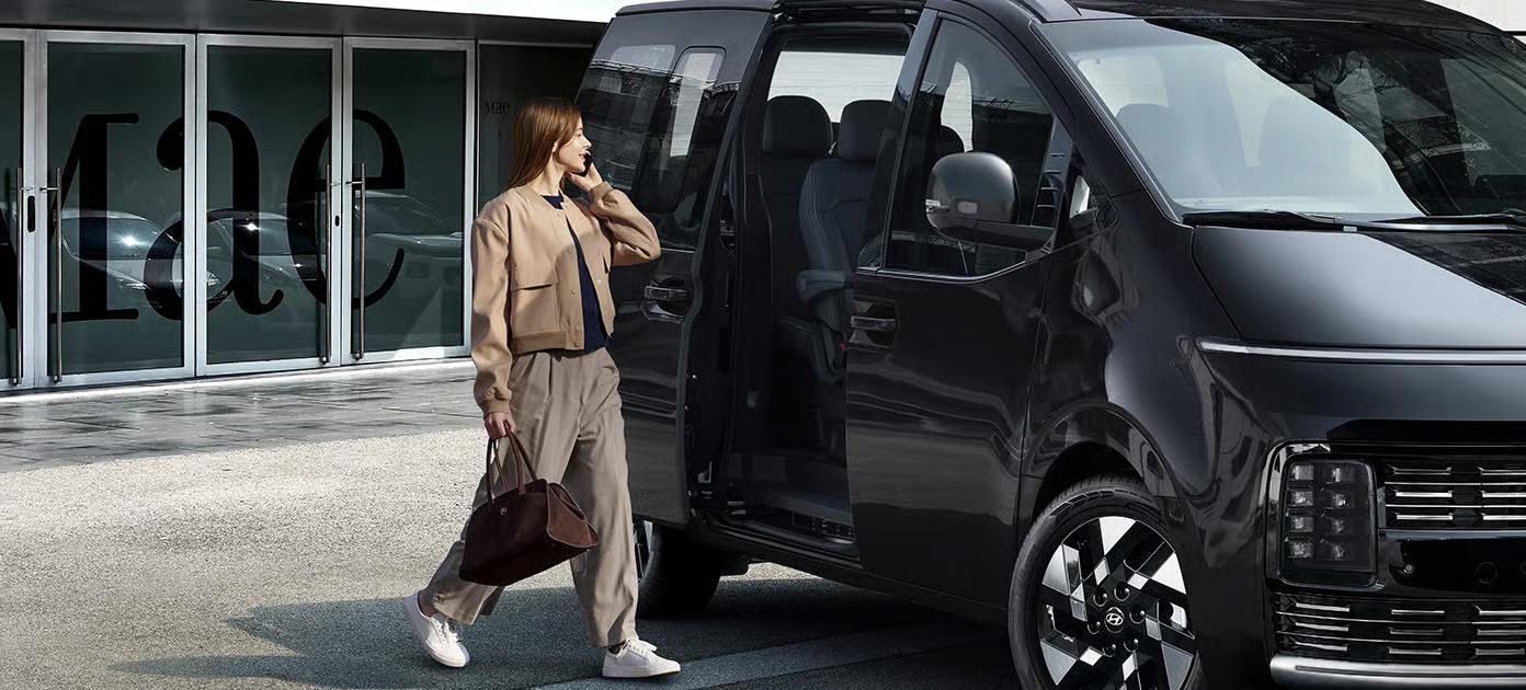 Hyundai STARIA Limousine Electric фото 17