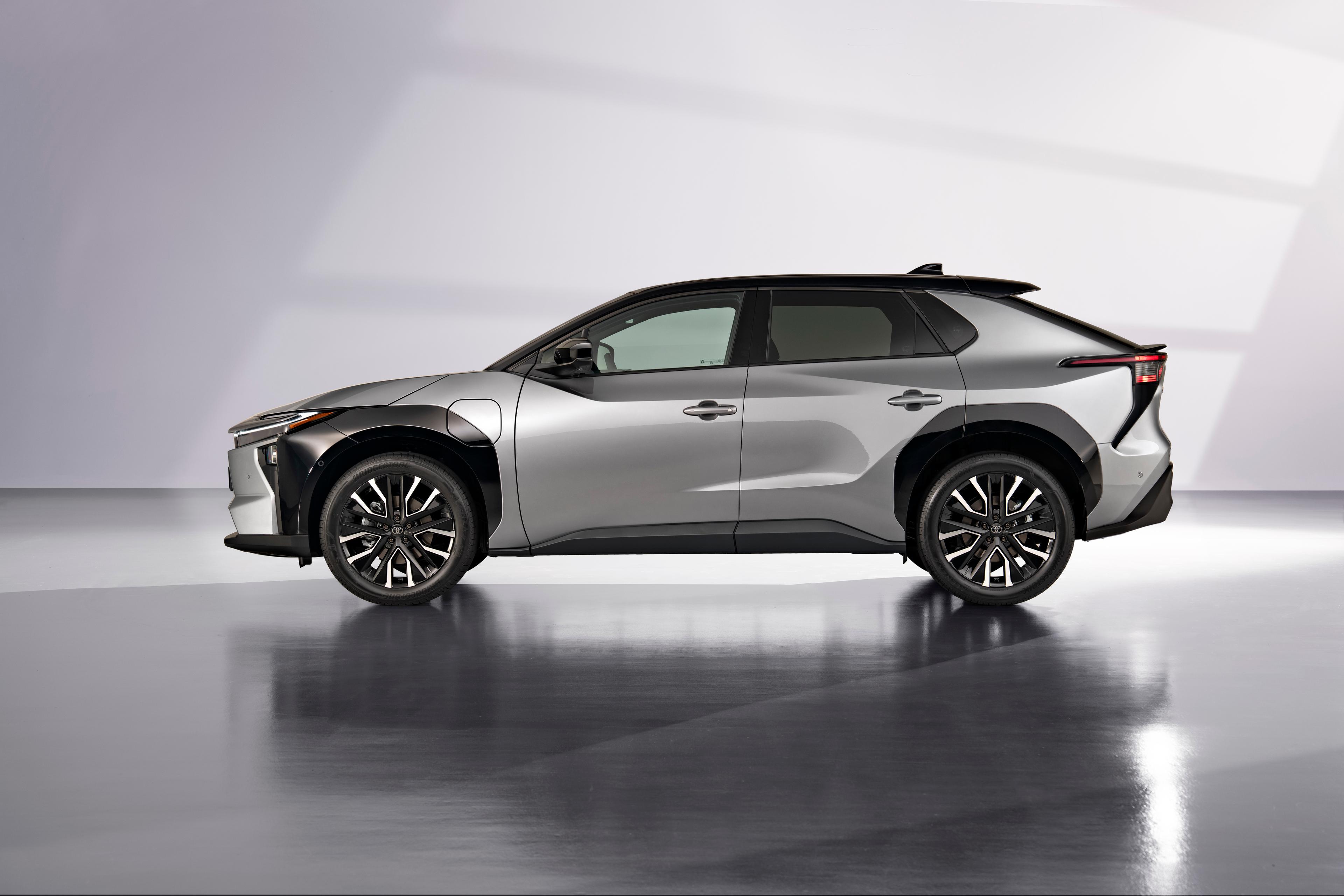 Toyota bZ4X фото 3