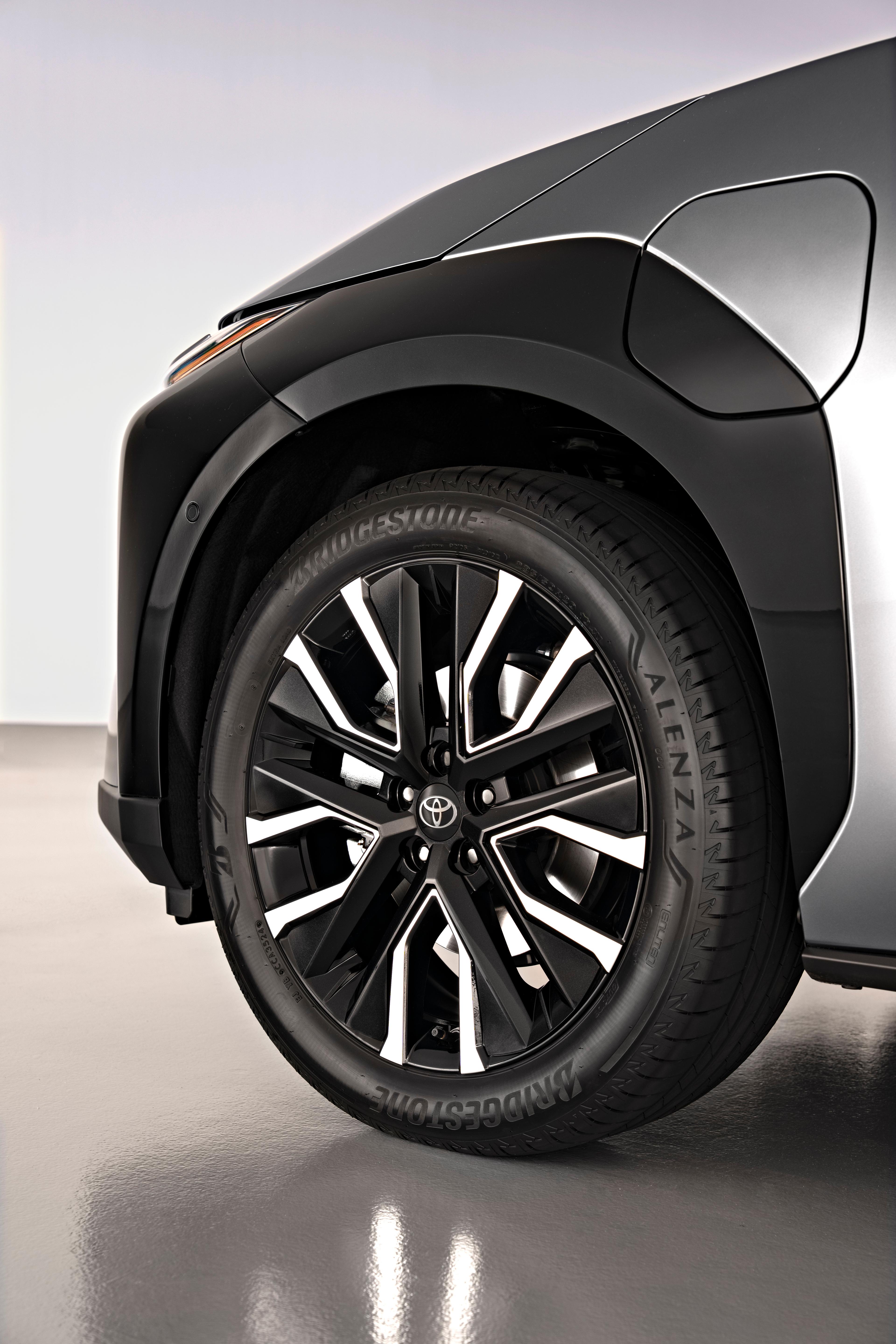 Toyota bZ4X фото 11
