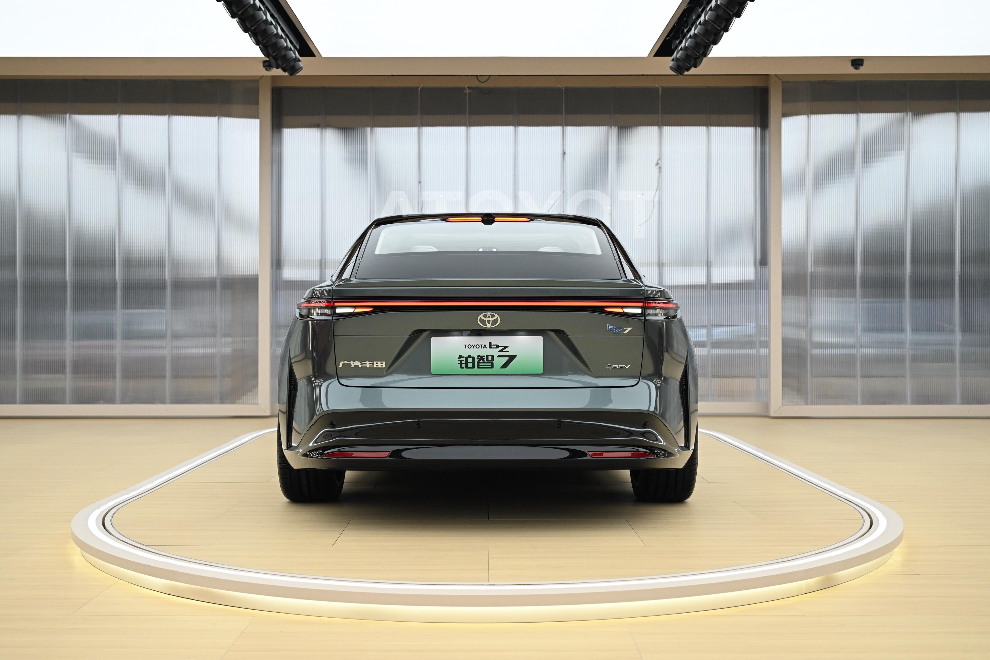 Toyota bZ7 фото 7